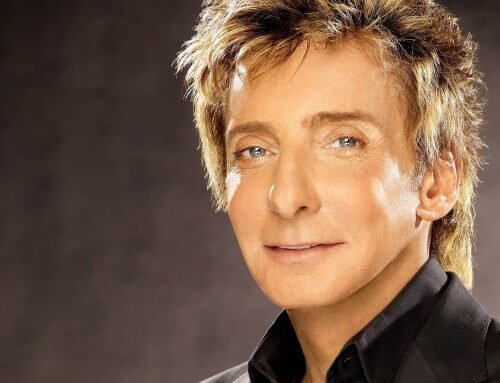 Barry Manilow comes out